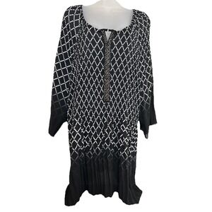Catherines Top Sz 2x?? Black Tunic White Diamond Print Pleated Accordion Blouse